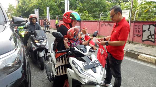 Sebarkan Kebahagiaan Ramadhan, Telkomsel dan Rekan Media Bagikan 1.000 Takjil Gratis